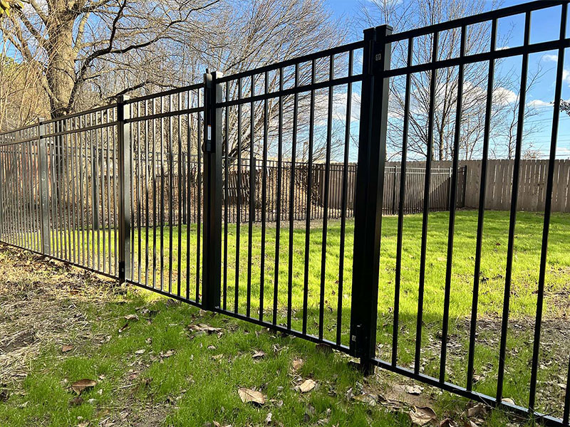 Flat top aluminum fence in Jackson Tennessee
