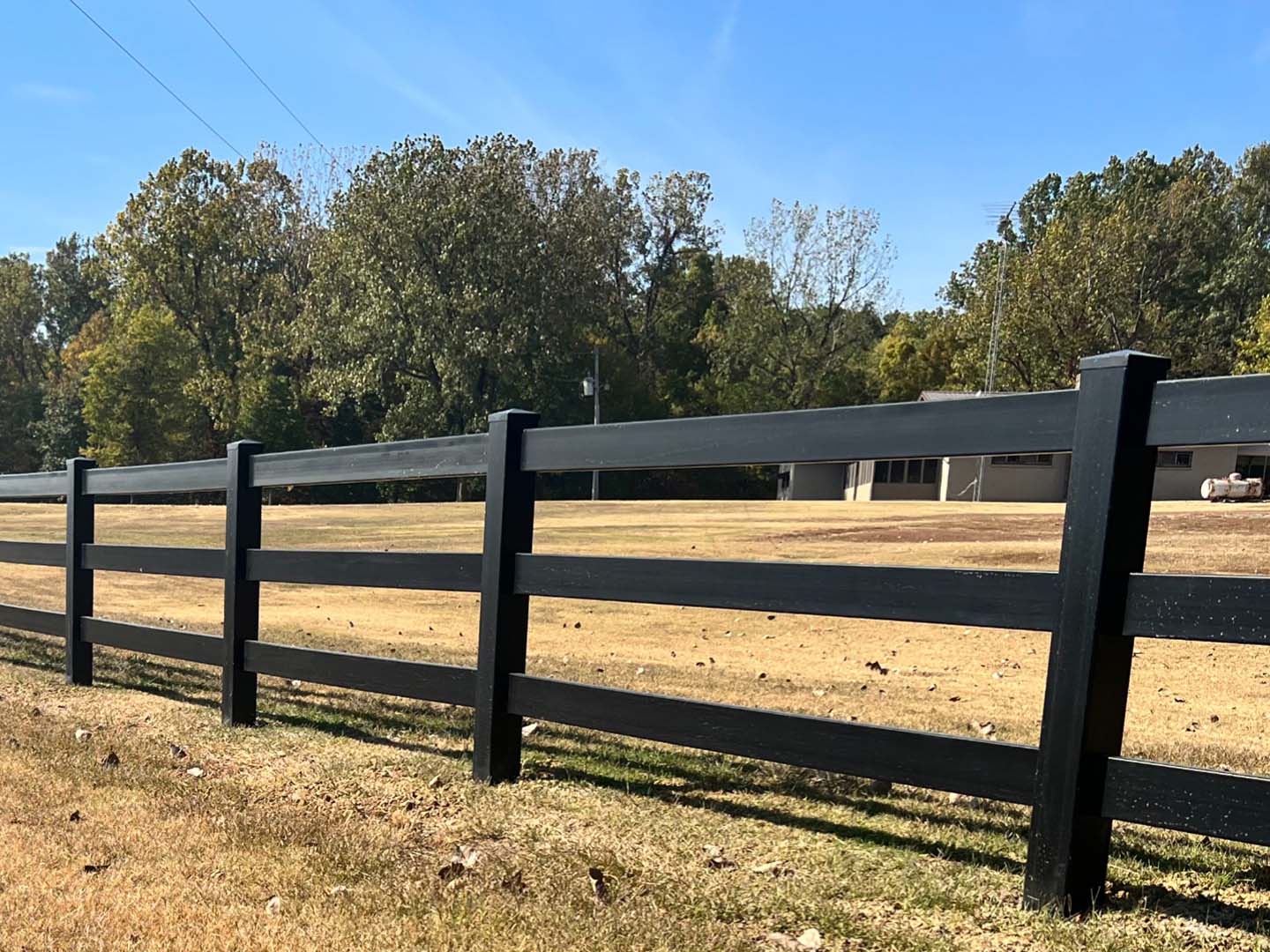 Commercial Vinyl Fence contractor in the Jackson Tennessee area.
